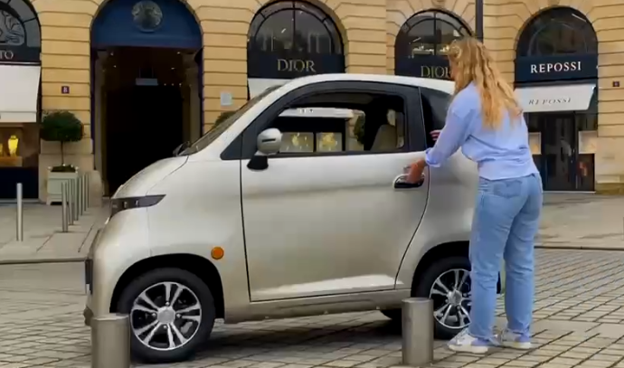 ¡Hola a todos los jóvenes! 🚀 ¿Cansados de depender de sus padres para cada salida?