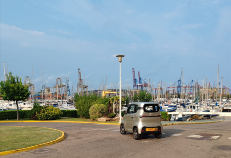 Las callejuelas de un pueblo marinero tienen otro encanto con el Canomobility J4 